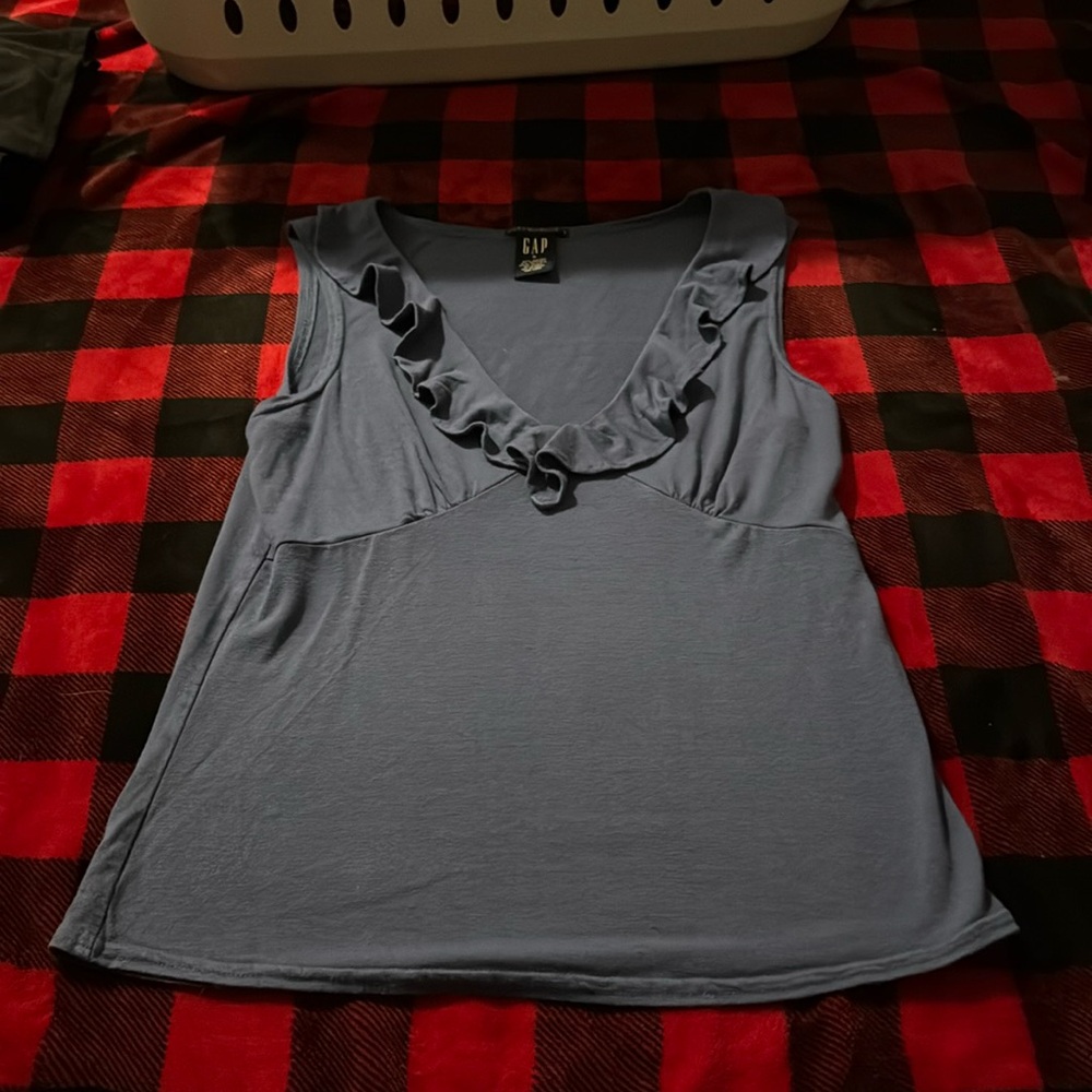 Women’s small blue gap ruffle v neck t shirt